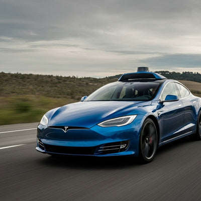 Tesla의 완전 자율 주행 이니셔티브가 회사 전략에 중대한 변화를 촉발하다