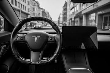 Yoke vs. Round Steering Wheel for Tesla Model 3/Y: Which Should You Choose in 2026?