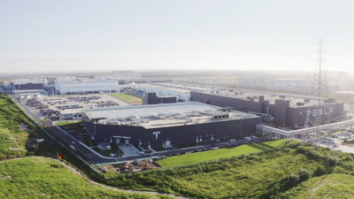 기가 상하이는 2025년 12월 8일 400만 번째 차량인 Model Y L을 생산했습니다.