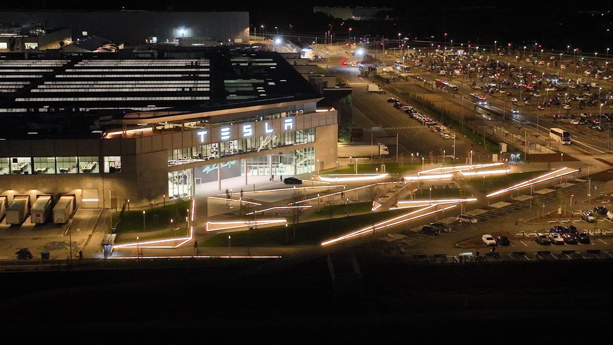 Hydro Extrusions Faces Challenges Amid IF Metall's Strategic Move Against Tesla in Giga Berlin - Tesery Official Store