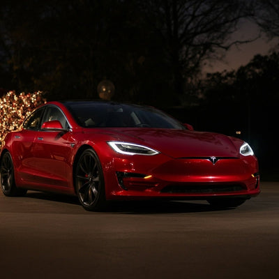 테슬라 휴일 업데이트가 다가오고 있으며, 위시리스트는 즐겁고 밝습니다
