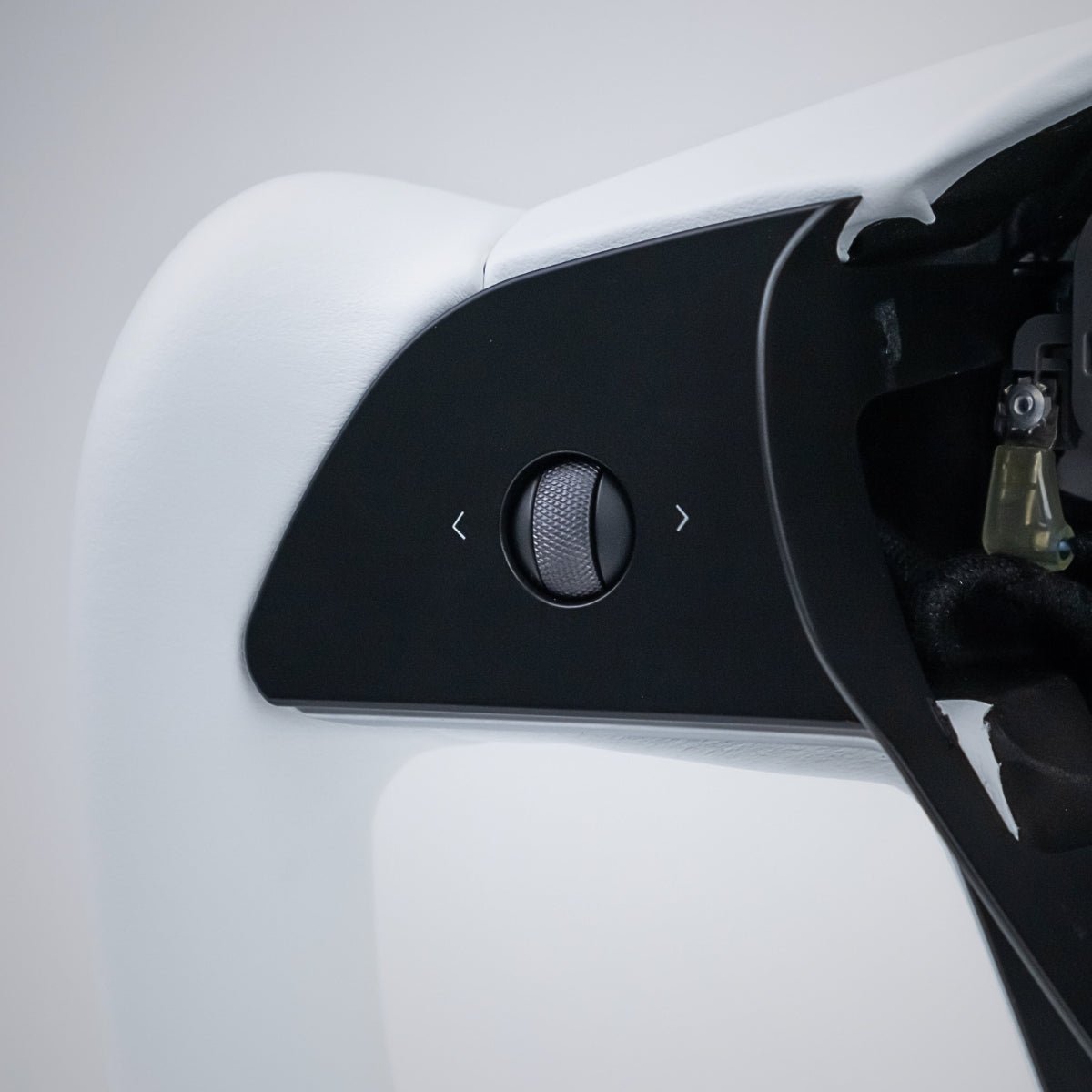 TESERY Yoke Plaid Steering Wheel for Tesla Model 3 / Y【White Leather】 - Tesery Official Store